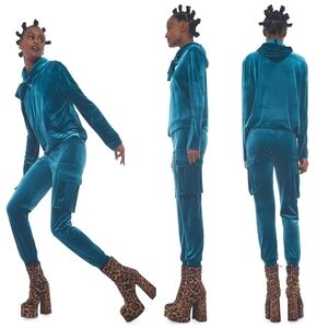 NORMA Kamali Velvet Hoodie Size L